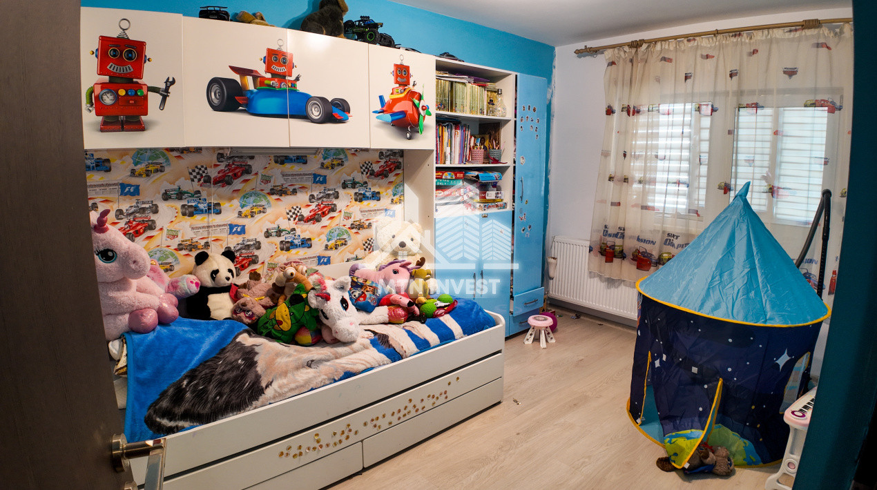 Apartament decomandat de vanzare cu 3 camere, pe Calea Cisnadiei 